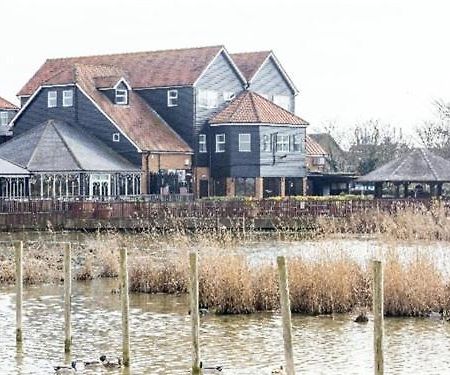 Canvey Island Oyster Fleet Hotel מראה חיצוני תמונה